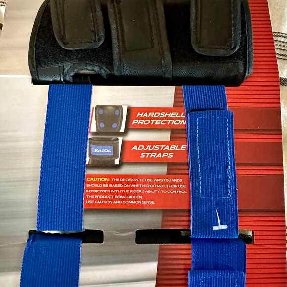 RAZOR ELBOW, WRIST, KNEE PADS - Picture 4 of 6